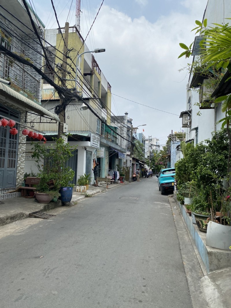 Bán nhà ở ngay, hẻm xe hơi đường Lê Văn Việt, phường Phước Long B, Quận 9, dt 92m2, nhỉnh 4 tỷ