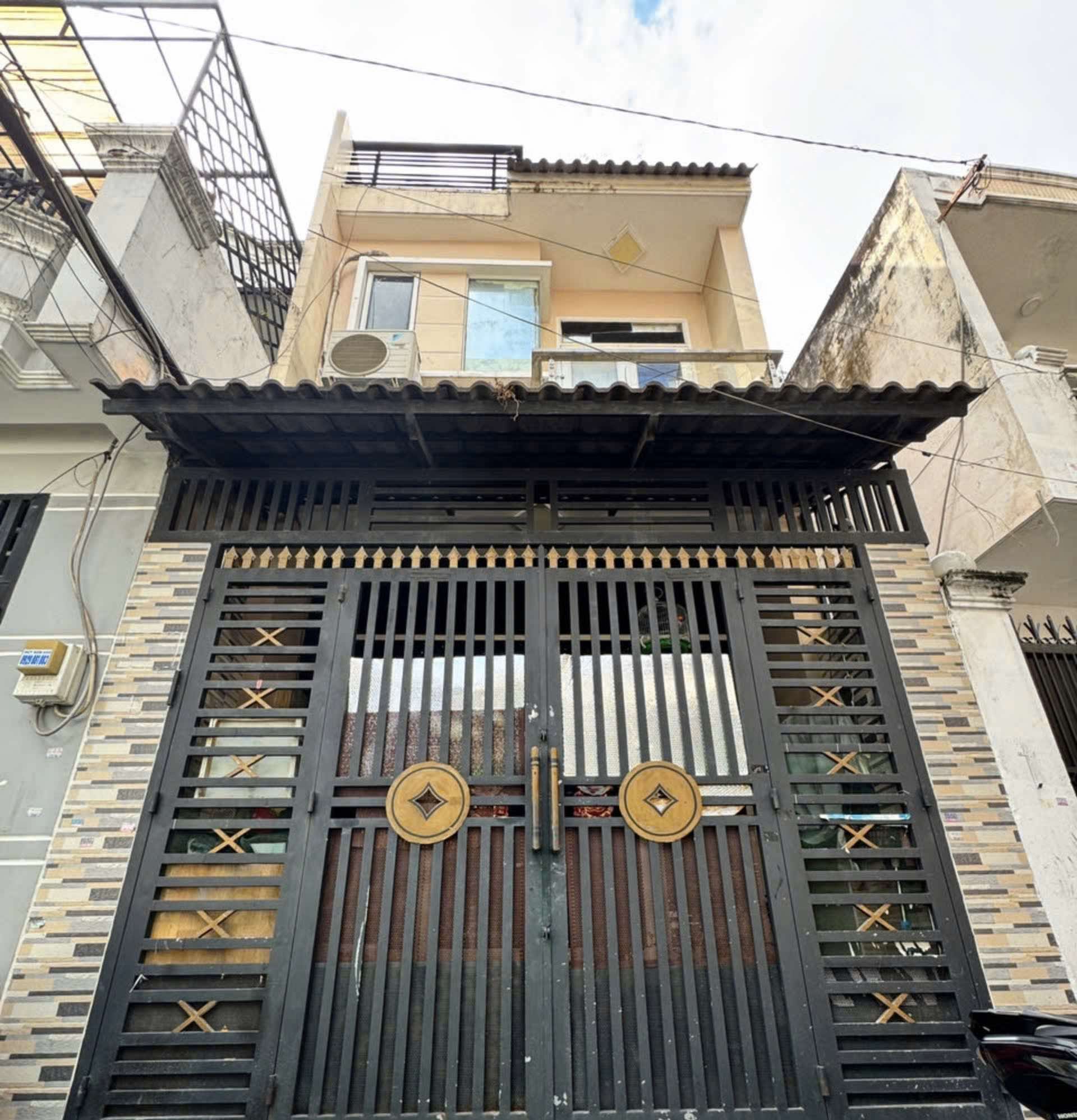 Bán căn hộ dịch vụ, 3 tầng, hẻm xe hơi, đường Gò Cát, Phú Hữu, Quận 9, diện tích 60m2, nhỉnh 4 tỷ