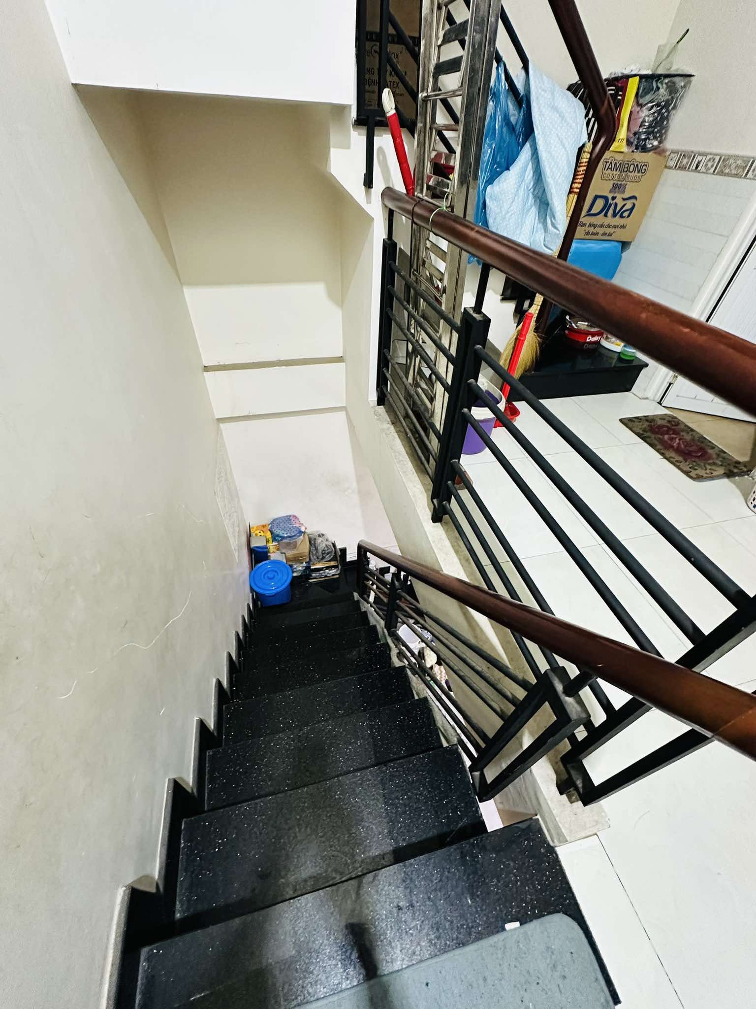 Bán căn hộ dịch vụ, 3 tầng, hẻm xe hơi, đường Gò Cát, Phú Hữu, Quận 9, diện tích 60m2, nhỉnh 4 tỷ