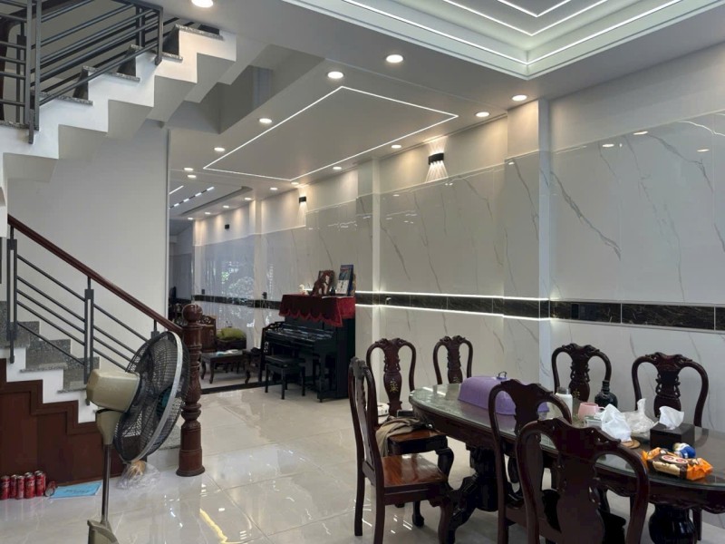 Bán nhà 4 tầng đường Hồ Bá Phấn, phường Phước Long A, Quận 9, diện tích 105m2, nhỉnh 12 tỷ