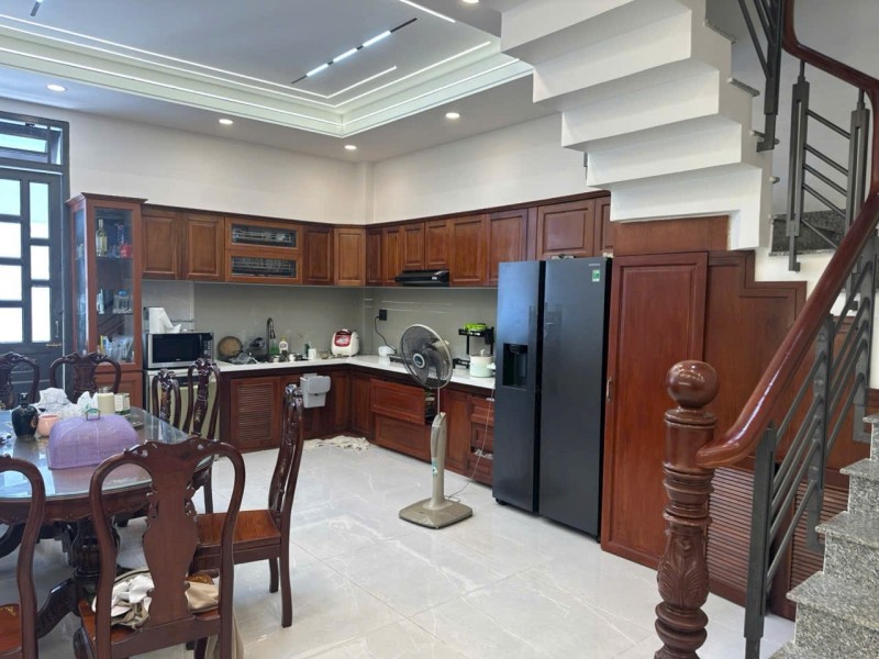 Bán nhà 4 tầng đường Hồ Bá Phấn, phường Phước Long A, Quận 9, diện tích 105m2, nhỉnh 12 tỷ