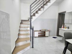 Bán nhà ở ngay hẻm xe hơi đường Hồ Bá Phấn, phường Phước Long A, Quận 9, 61m2, nhỉnh 3 tỷ