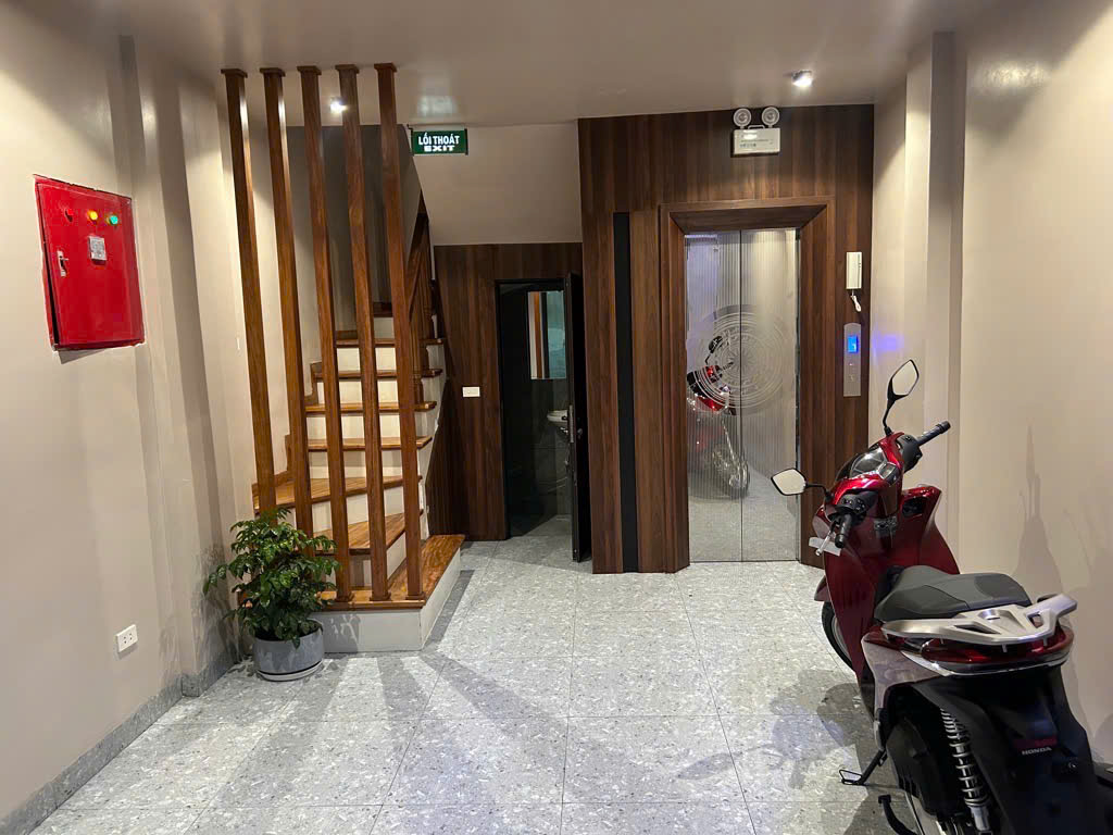 Bán nhà Miếu Đầm DT 36m, 8 tầng xây mới, Full nội thất, thang máy, kinh doanh, ô tô đỗ cửa.