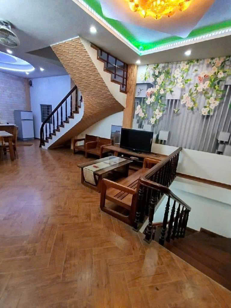 Phú Mỹ, Mỹ Đình 38m, 4 tầng, gần chợ, cách đường ô tô trách nhau 50m, nội thất đầy đủ.