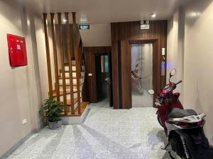 Bán nhà Miếu Đầm DT 36m, 8 tầng xây mới, Full nội thất, thang máy, kinh doanh, ô tô đỗ cửa.