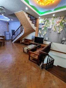 Phú Mỹ, Mỹ Đình 38m, 4 tầng, gần chợ, cách đường ô tô trách nhau 50m, nội thất đầy đủ.