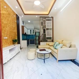 Bán nhà Âu Cơ, mới xây, đẹp long lanh, 40m2, 7.5 tỷ