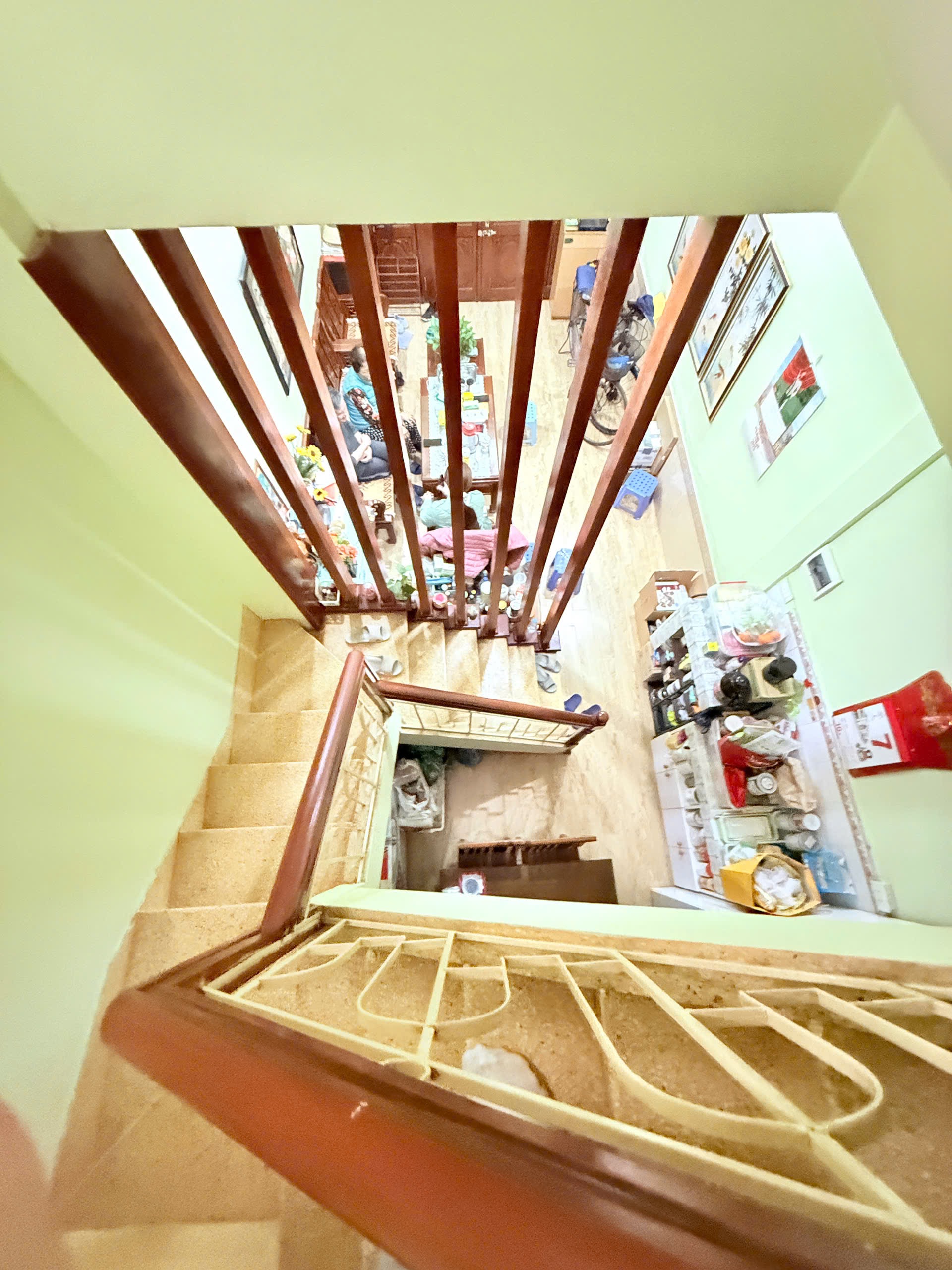 Nhà đẹp Tôn Thất Tùng , ngõ thông tứ tung, trung tâm tiện ích chỉ với giá 8,x tỷ