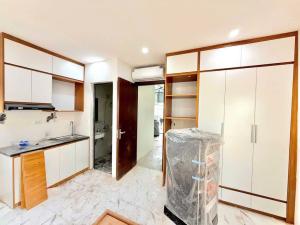 Nhà đẹp phố Trạm 5 tầng mới, giao thông thuận tiện, nội thất đẹp 8.2 tỷ