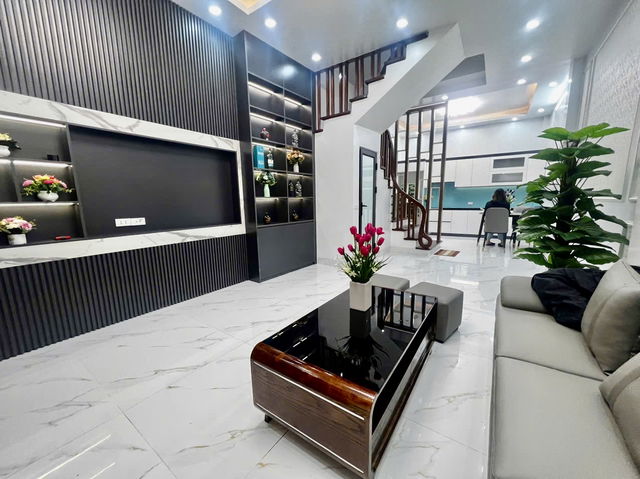 Bán nhà Vân Hồ ô tô tránh, kinh doanh 8.3 tỷ
