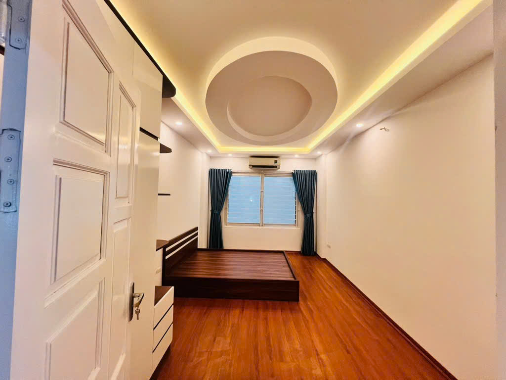 Phân lô Trần Thái Tông - Cầu Giấy, ngõ nông rộng, 35m2 x 5 tầng, giá 7 tỷ 68