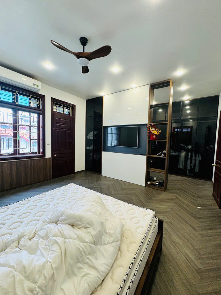 HIẾM - 210M2 - NHÀ 4 TẦNG - NGÕ THÔNG - 4 THOÁNG - GARA Ô TÔ - BIỆT THỰ SÂN VƯỜN - HÀNG XÓM KHAI