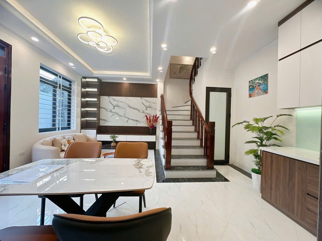Bán nhà Sài Đồng, Long Biên, Hà Nội, 5,95 tỷ, 43m2, view đẹp, nhiều tiện ích, ngõ nông