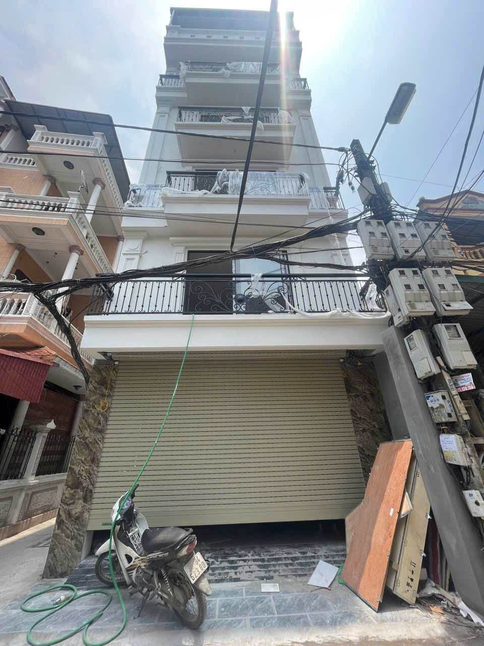 NHÀ ĐẸP PHÚC LỢI 65M2 - 6 TẦNG - THANG MÁY - LÔ GÓC - Ô TÔ VÀO NHÀ - FULL NỘI THẤT - GIÁ SIÊU TỐT