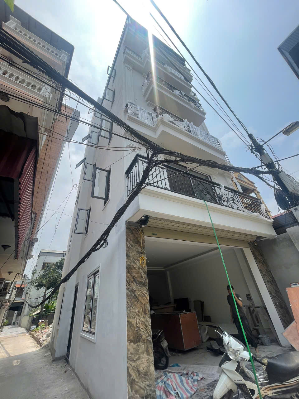 NHÀ ĐẸP PHÚC LỢI 65M2 - 6 TẦNG - THANG MÁY - LÔ GÓC - Ô TÔ VÀO NHÀ - FULL NỘI THẤT - GIÁ SIÊU TỐT