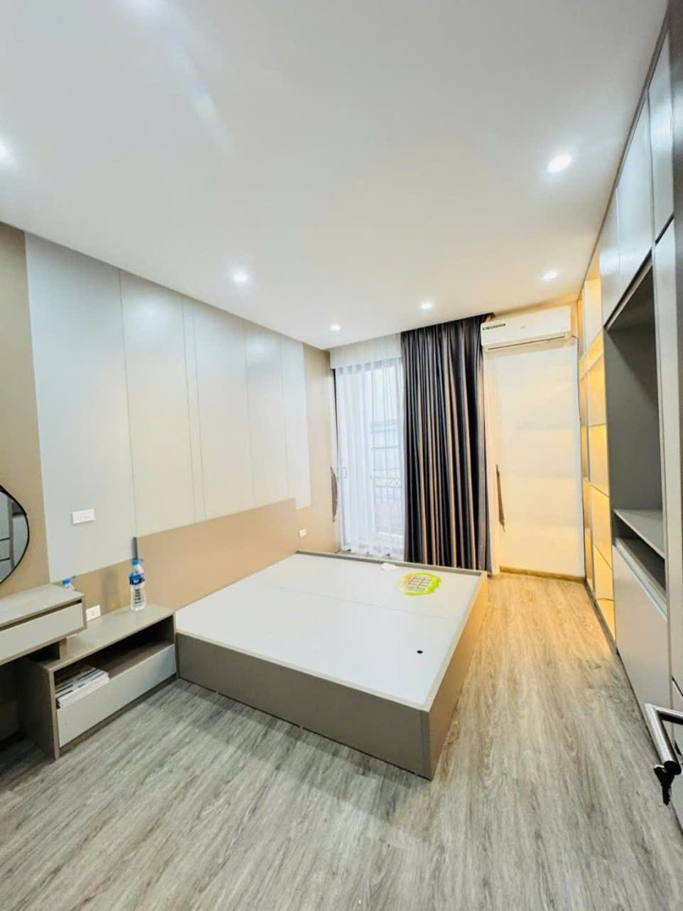 PHÂN LÔ NGỌC THUỴ - LONGBIÊN - DÂN XÂY CHẮC CHẮN - Ô TÔ ĐỖ CỬA - VIEW CẦU LONG BIÊN - GẦN MIPEC -
