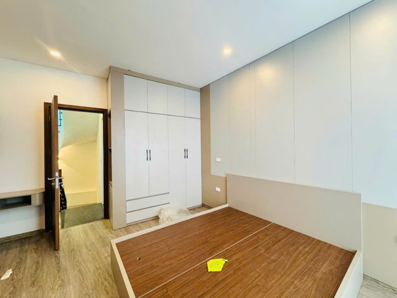 PHÂN LÔ NGỌC THUỴ - LONGBIÊN - DÂN XÂY CHẮC CHẮN - Ô TÔ ĐỖ CỬA - VIEW CẦU LONG BIÊN - GẦN MIPEC -
