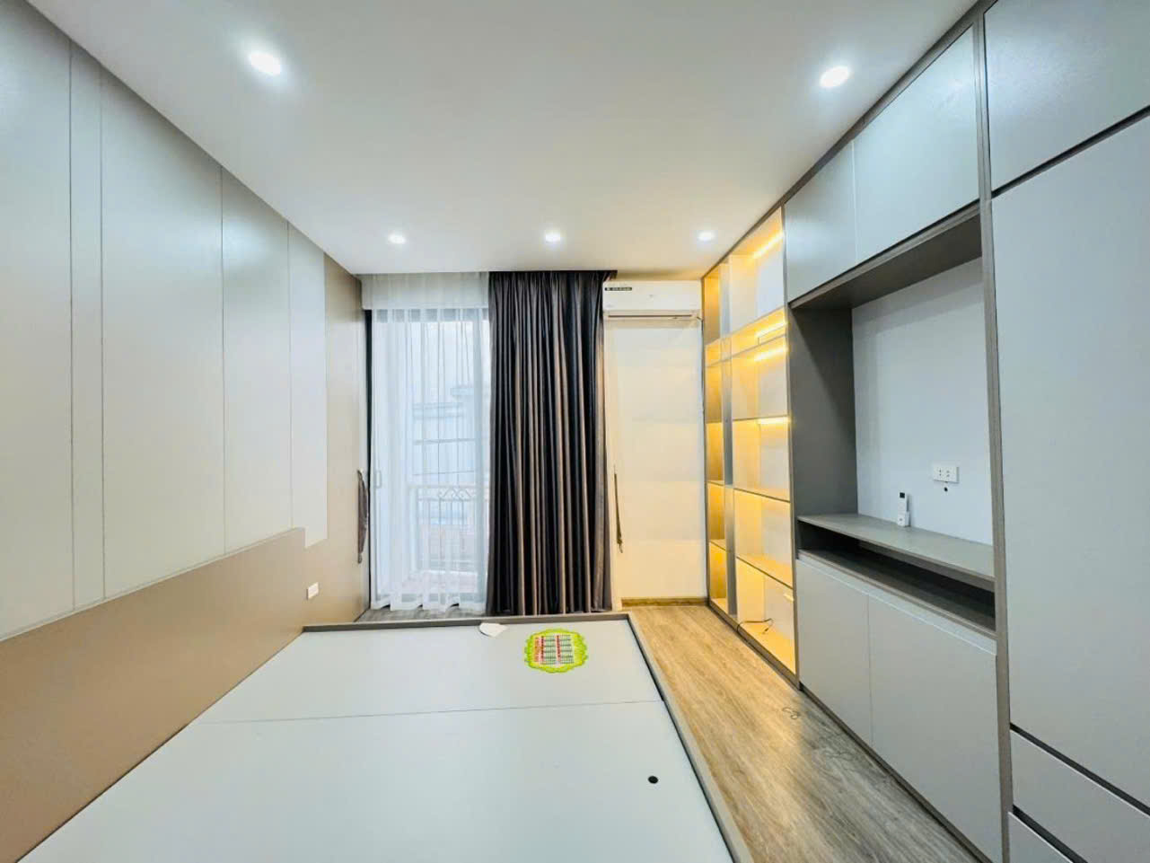 PHÂN LÔ NGỌC THUỴ - LONGBIÊN - DÂN XÂY CHẮC CHẮN - Ô TÔ ĐỖ CỬA - VIEW CẦU LONG BIÊN - GẦN MIPEC -