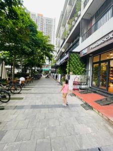 BÁN GẤP SH 100M2 BÌNH MINH GARDEN - ĐỨC GIANG - NHÀ 6 TẦNG - BÀN GIAO FULL NỘI THẤT - THANG MÁY