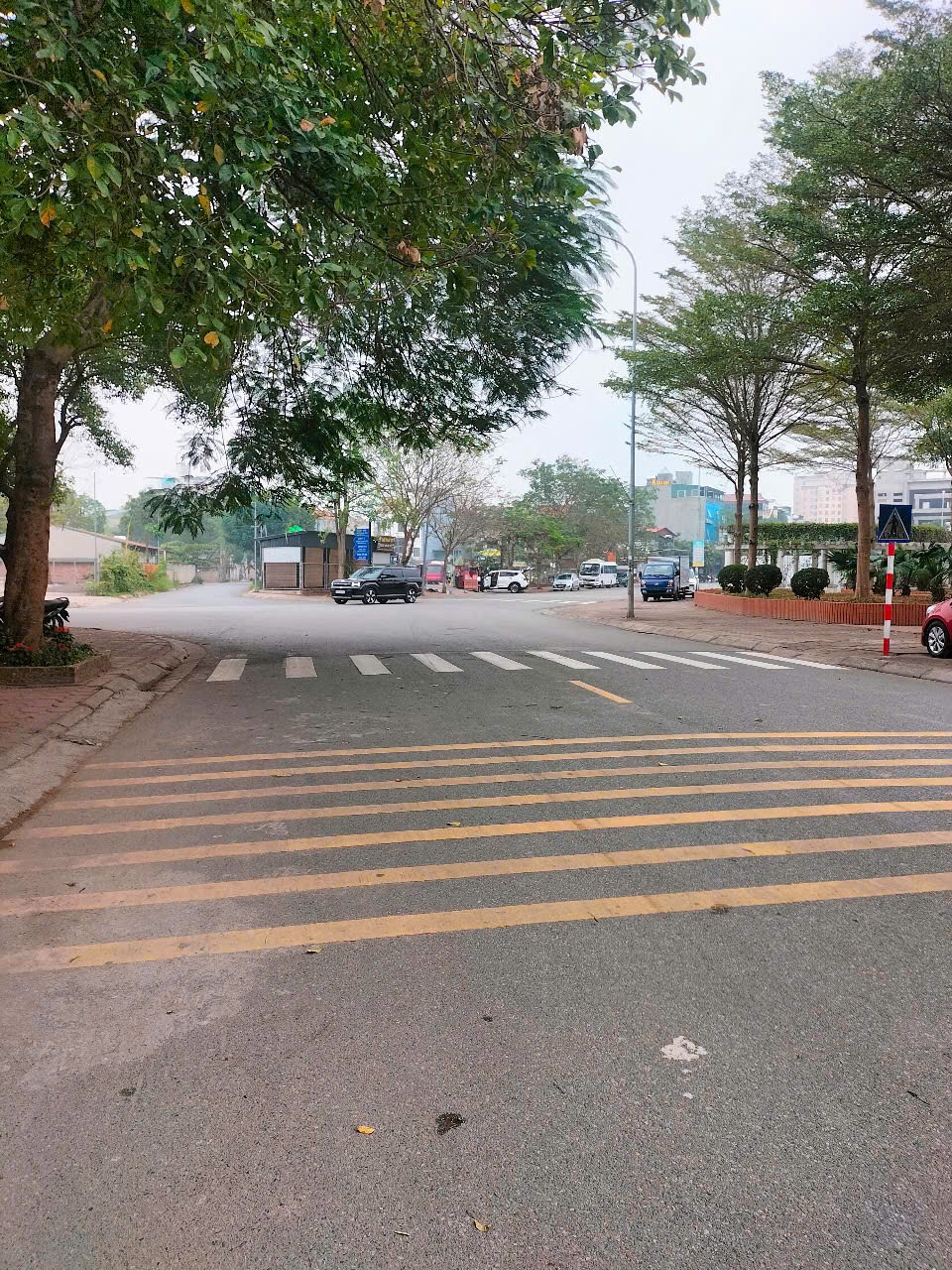 HIẾM CÓ KHÓ TÌM - PHỐ TRẠM LONG BIÊN LÔ GÓC 2 MẶT THOÁNG – NGÕ TO NHƯ PHỐ – Ô TÔ ĐỖ CỬA MẶT TIỀN 4M – GIÁ CHỈ HƠN 7 TỶ