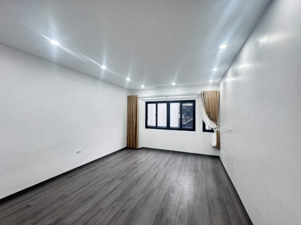HIẾM CÓ KHÓ TÌM - PHỐ TRẠM LONG BIÊN LÔ GÓC 2 MẶT THOÁNG – NGÕ TO NHƯ PHỐ – Ô TÔ ĐỖ CỬA MẶT TIỀN 4M – GIÁ CHỈ HƠN 7 TỶ