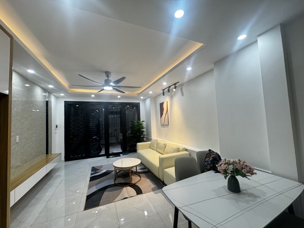 HIẾM CÓ KHÓ TÌM - PHỐ TRẠM LONG BIÊN LÔ GÓC 2 MẶT THOÁNG – NGÕ TO NHƯ PHỐ – Ô TÔ ĐỖ CỬA MẶT TIỀN 4M – GIÁ CHỈ HƠN 7 TỶ