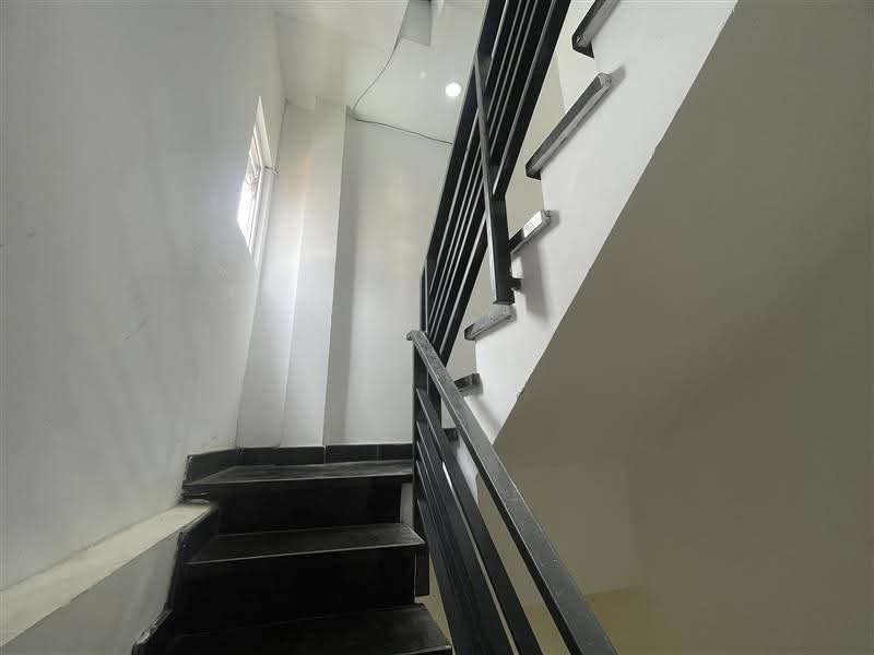 LÊ HỒNG PHONG Q5- 4 TẦNG TRƯỚC NHÀ HẺM 6 M -DIỆN TÍCH 3.5x9.4- NHÀ MỚI VÀO Ở LIỀN - GIÁ CHỈ HƠN 8TỶ