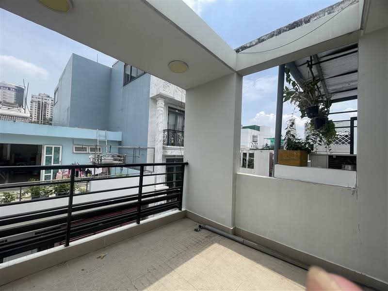 LÊ HỒNG PHONG Q5- 4 TẦNG TRƯỚC NHÀ HẺM 6 M -DIỆN TÍCH 3.5x9.4- NHÀ MỚI VÀO Ở LIỀN - GIÁ CHỈ HƠN 8TỶ
