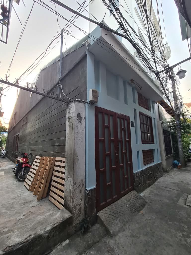 NHÀ ĐẸP Q 10  -  THÀNH THÁI  -  1 TRỆT  1 LẦU  -  HƠN 20 TỶ  -   VÀI BƯỚC RA HẺM XE TẢI