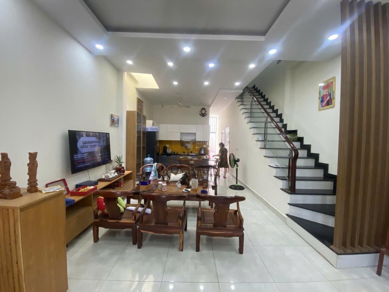 Bán nhà 2 lầu Ngô Chí Quốc, sát chợ đầu mối, 100m2, giá 6.5 tỷ