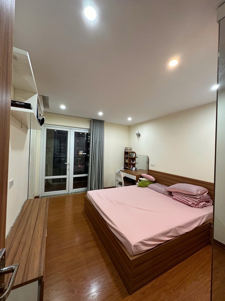 Cần bán căn hộ 2 phòng ngủ, mặt phố Yên Hòa, Cầu Giấy - Giá 5.35 tỷ