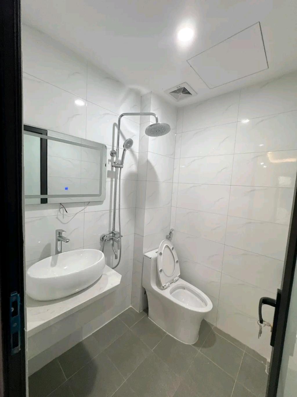 Bán BDS ngon Cầu Giấy thang máy, canh ô tô, sát phố,3 gác , mới tinh 38m2 Chỉ 8.9Ty