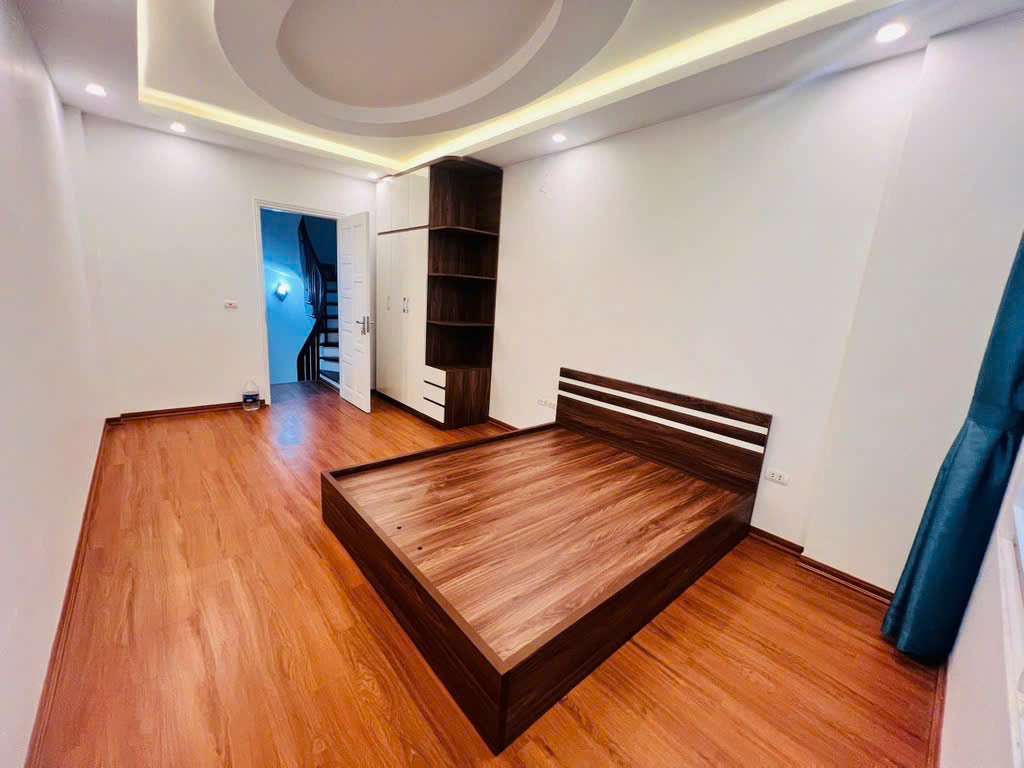 BÁN NHÀ XUÂN THUỶ CẦU GIẤY 33M2 5 TẦNG MẶT TIỀN 4M GIÁ CHỈ 6.5 TỶ