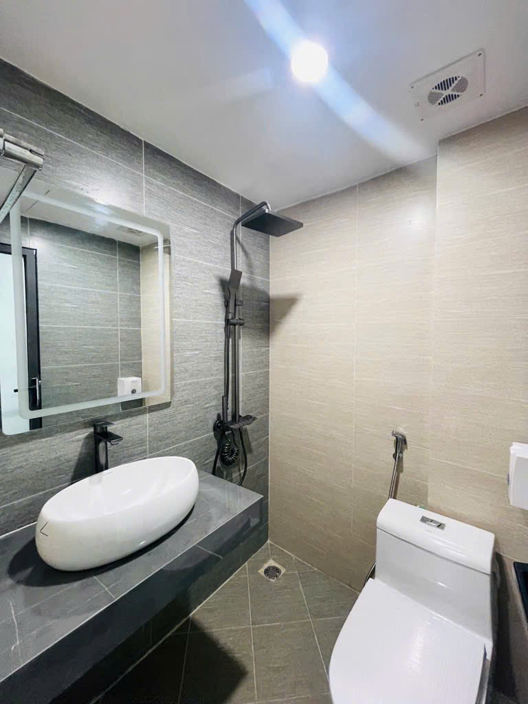 BÁN GẤP NHÀ CẦU GIẤY 6 TẦNG THANG MÁY - NỞ HẬU NHẸ - GIÁ CHỈ 7.5 TỶ!