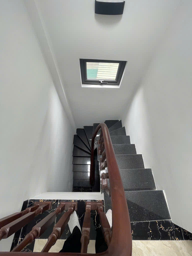 BÁN GẤP NHÀ CẦU GIẤY 6 TẦNG THANG MÁY - NỞ HẬU NHẸ - GIÁ CHỈ 7.5 TỶ!