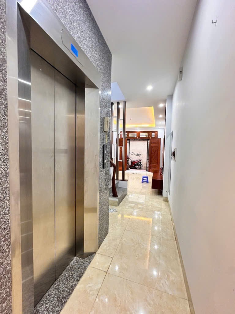 BÁN NHÀ LẠC LONG QUÂN DT 62M - XÂY 6 TẦNG - MT 5.2M - THANG MÁY - LÔ GÓC - GIÁ 12.45 TỶ