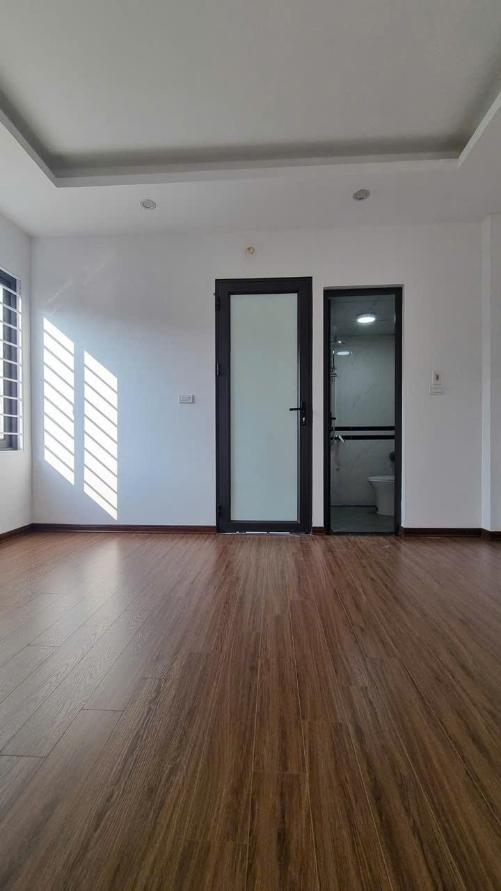 BÁN NHÀ LẠC LONG QUÂN DT 62M - XÂY 6 TẦNG - MT 5.2M - THANG MÁY - LÔ GÓC - GIÁ 12.45 TỶ