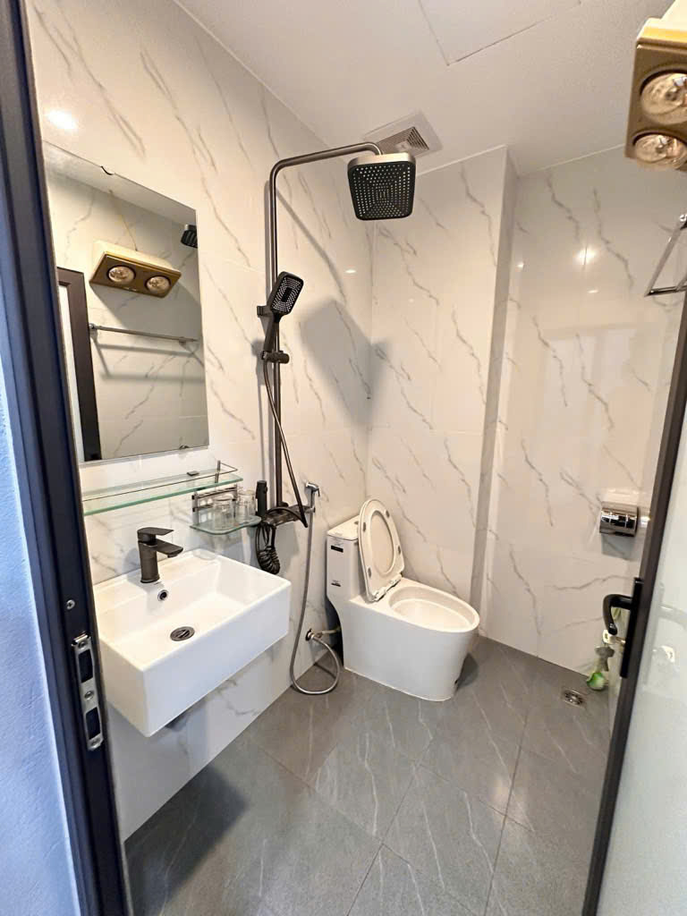 BÁN NHÀ LẠC LONG QUÂN DT 62M - XÂY 6 TẦNG - MT 5.2M - THANG MÁY - LÔ GÓC - GIÁ 12.45 TỶ