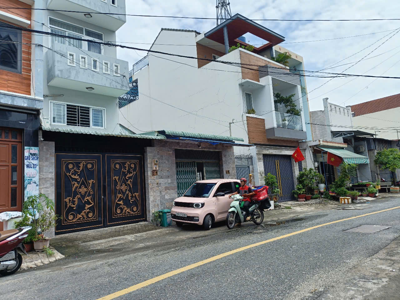 Nhà Quận 12, ngay bến xe buýt, 2 tầng, giá 4.9 tỷ