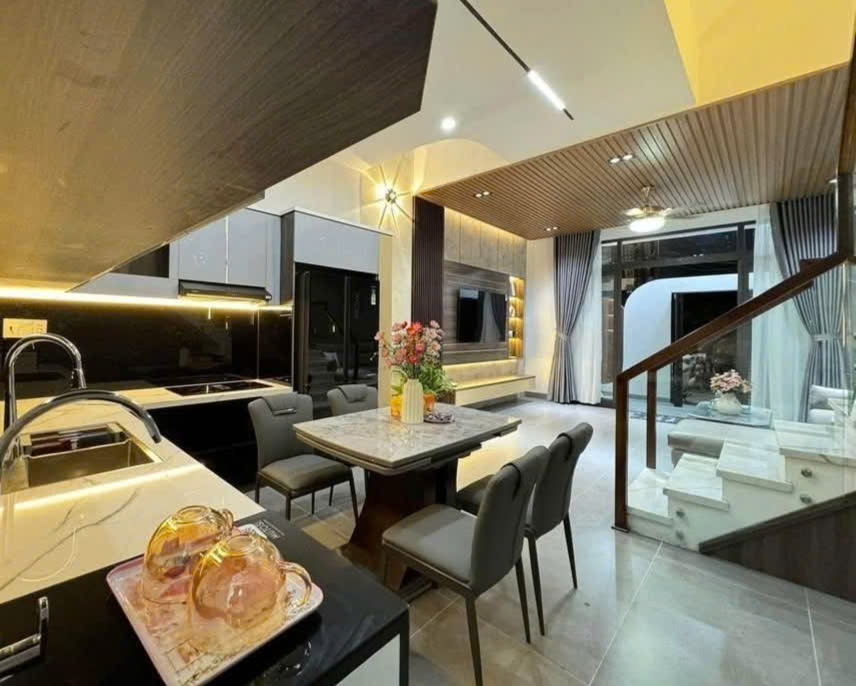 BÁN NHÀ QUẬN GÒ VẤP VÀ QUẬN 12, GIÁ HƠN 3 TỶ .