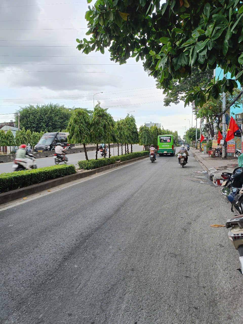 BÁN NHÀ QUẬN GÒ VẤP VÀ QUẬN 12, GIÁ HƠN 3 TỶ .