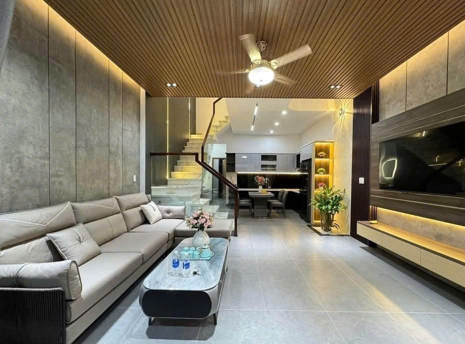 BÁN NHÀ QUẬN GÒ VẤP VÀ QUẬN 12, GIÁ HƠN 3 TỶ .