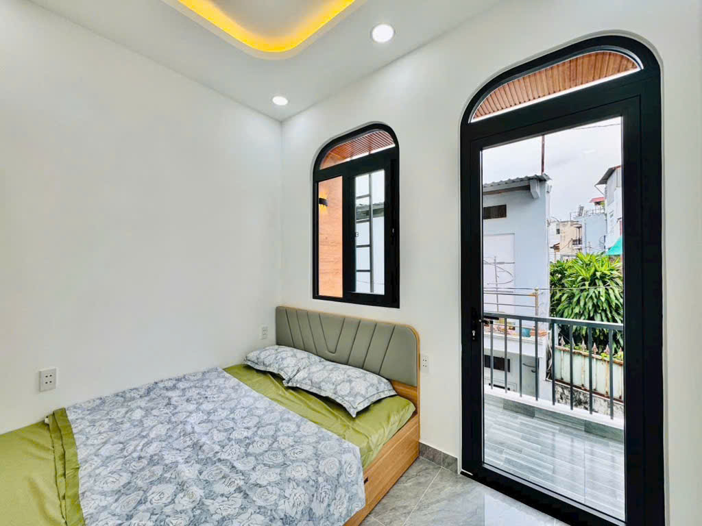 Căn góc 2 mặt hẻm đường Bùi Đình Túy , 2 tầng 3pn , hẻm thông