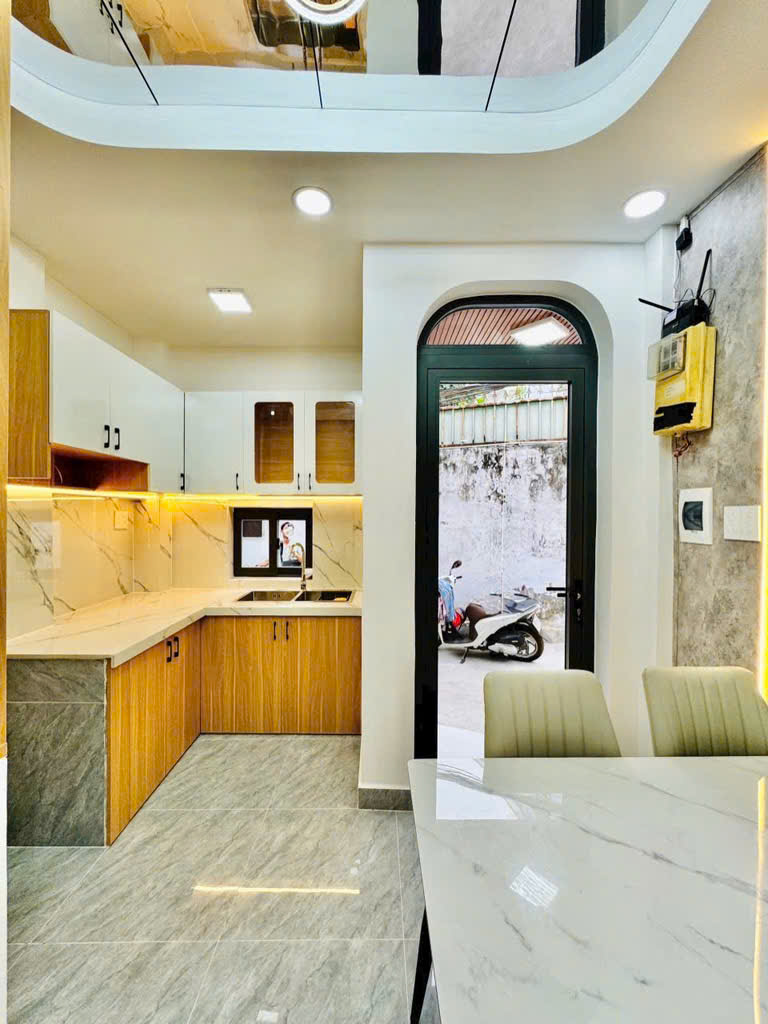 Căn góc 2 mặt hẻm đường Bùi Đình Túy , 2 tầng 3pn , hẻm thông
