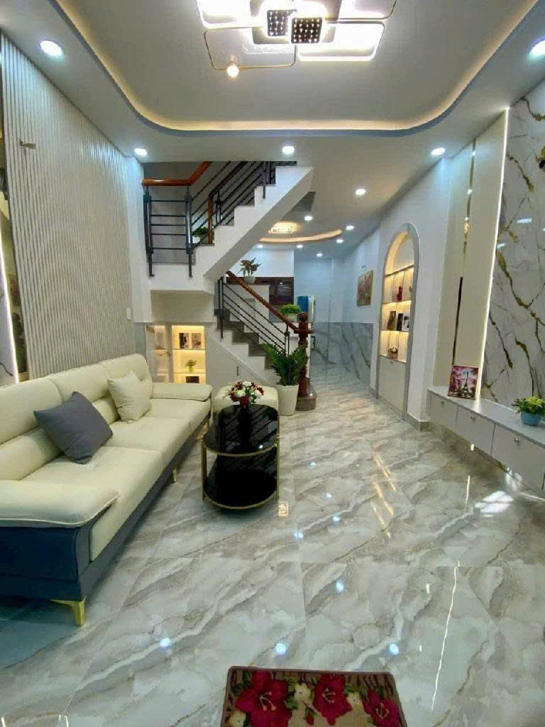 CHỈ NHỈNH 3 X TỶ - NHÀ ĐẸP FULL NỘI THẤT - DT35M2 - GẦN PHẠM VĂN BẠCH - NHÀ GA T3 5 PHÚT.