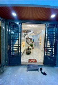 CHỈ NHỈNH 3 X TỶ - NHÀ ĐẸP FULL NỘI THẤT - DT35M2 - GẦN PHẠM VĂN BẠCH - NHÀ GA T3 5 PHÚT.