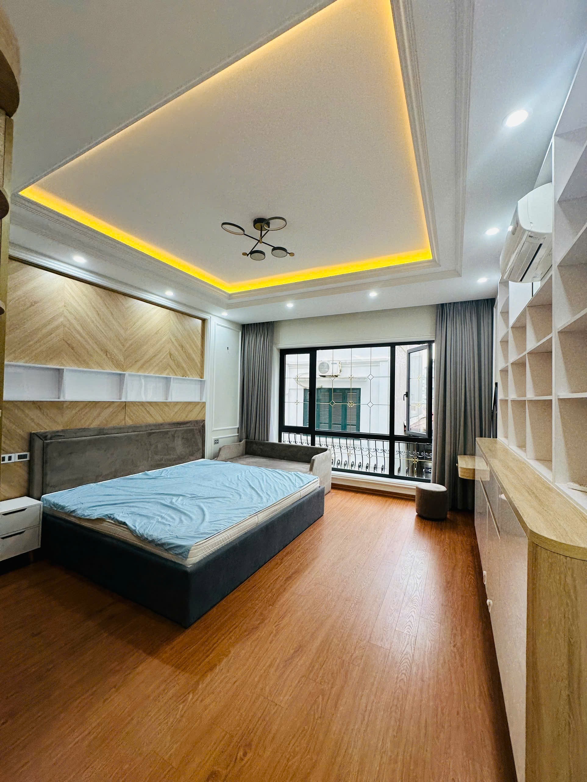 Bán Nhà Phố Cầu Giấy - Vị Trí Đẹp, Nhà Ở Thoáng Mát - DT 40mx5t - Nhỉnh 8 Tỷ