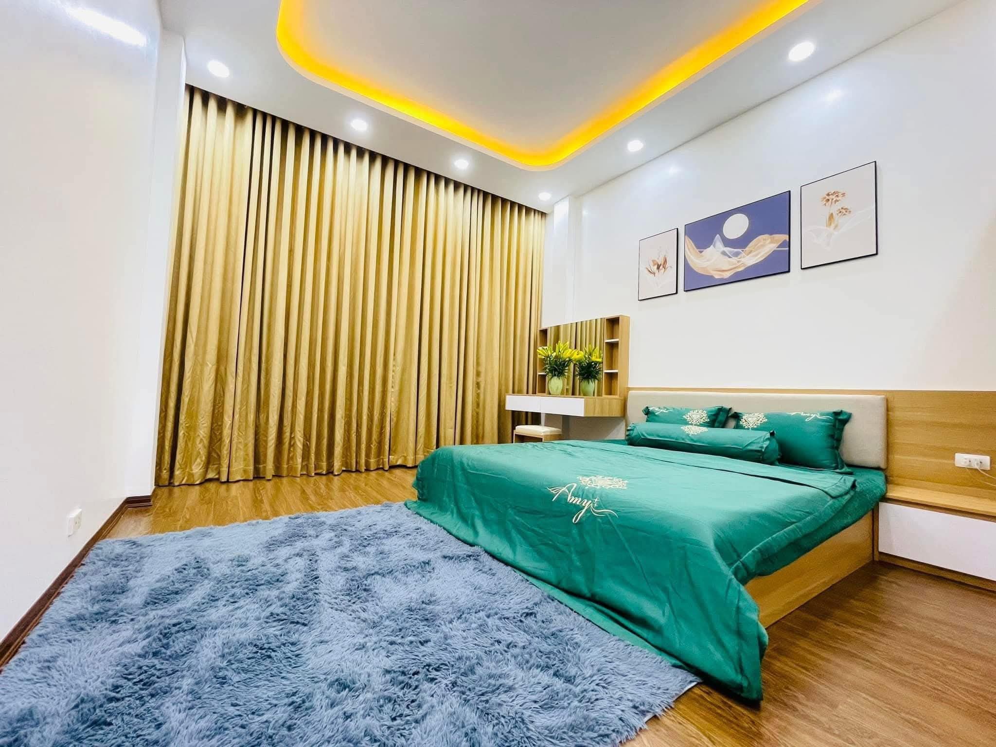 CỰC HIẾM. NHÀ PHỐ TRUNG KÍNH. VỊ TRÍ ĐẸP, GẦN OTO. 36m. 7,x Tỷ