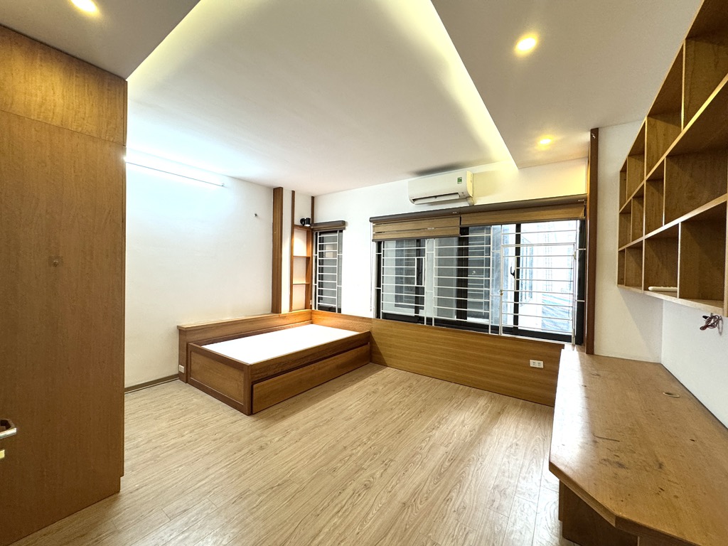 NHÀ PHỐ Hạ Yên, Cầu Giấy - VỊ TRÍ VÀNG, NHÀ MỚI ĐẸP, FULL NỘI THẤT, 30M RA PHỐ, Ở SƯỚNG
