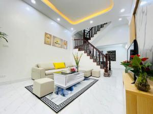 CỰC HIẾM. NHÀ PHỐ TRUNG KÍNH. VỊ TRÍ ĐẸP, GẦN OTO. 36m. 7,x Tỷ